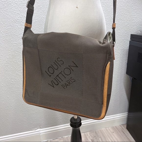 LOUIS VUITTON LIMITED Messager bag - RARE HARD TO FIND - Picture 3 of 17